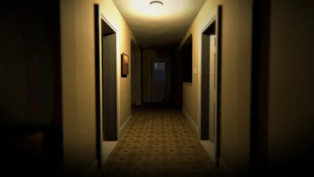 Phasmophobia — PC screenshot: A narrow interior hallway